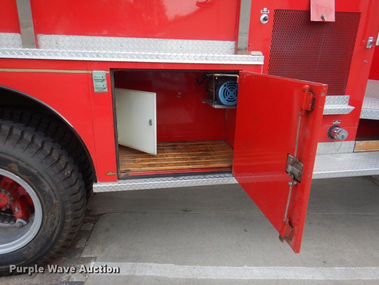 image for item KW9881 1983 Ford F800  pumper fire truck