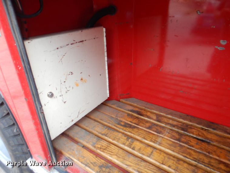 image for item KW9881 1983 Ford F800  pumper fire truck