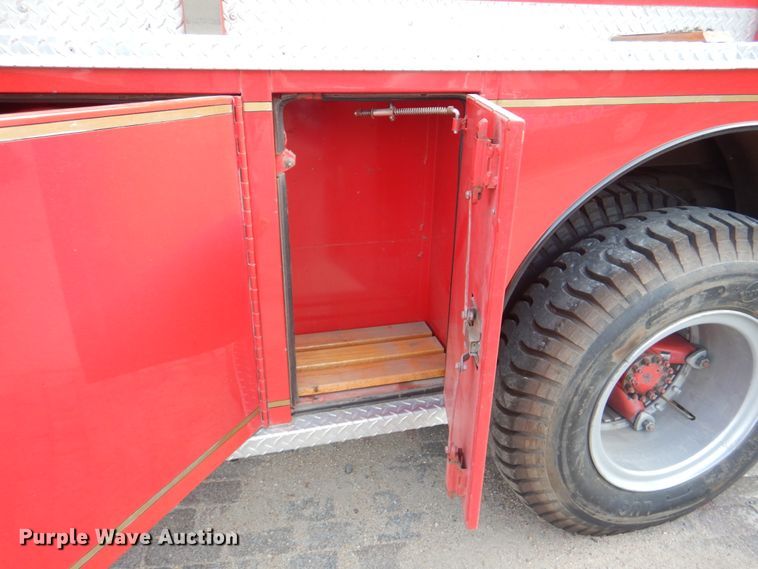 image for item KW9881 1983 Ford F800  pumper fire truck