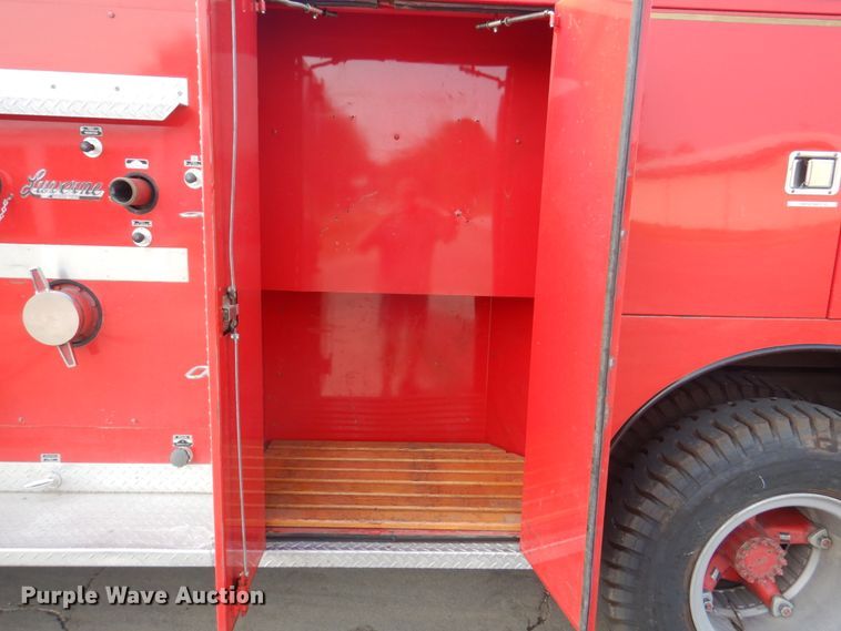 image for item KW9881 1983 Ford F800  pumper fire truck