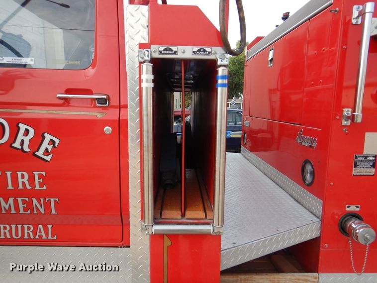 image for item KW9881 1983 Ford F800  pumper fire truck