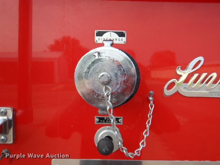 image for item KW9881 1983 Ford F800  pumper fire truck