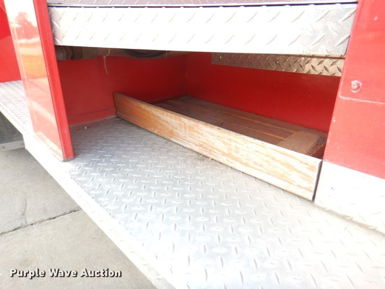 image for item KW9881 1983 Ford F800  pumper fire truck