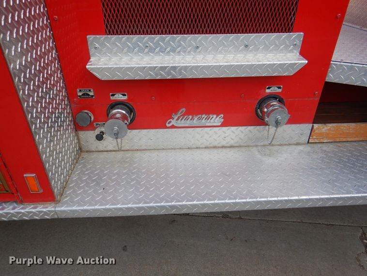 image for item KW9881 1983 Ford F800  pumper fire truck