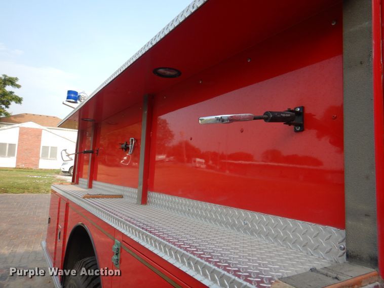 image for item KW9881 1983 Ford F800  pumper fire truck