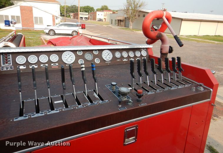 image for item KW9881 1983 Ford F800  pumper fire truck