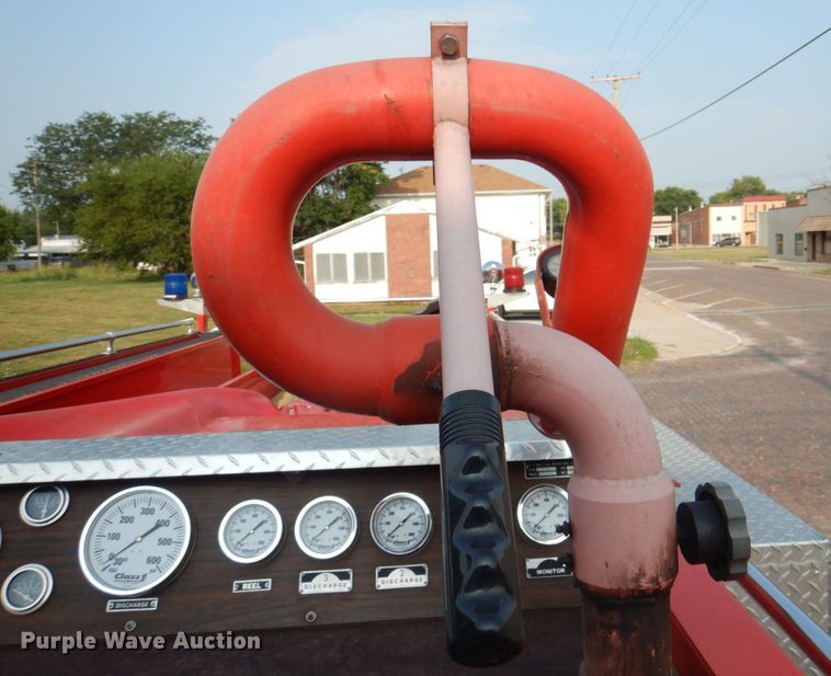 image for item KW9881 1983 Ford F800  pumper fire truck