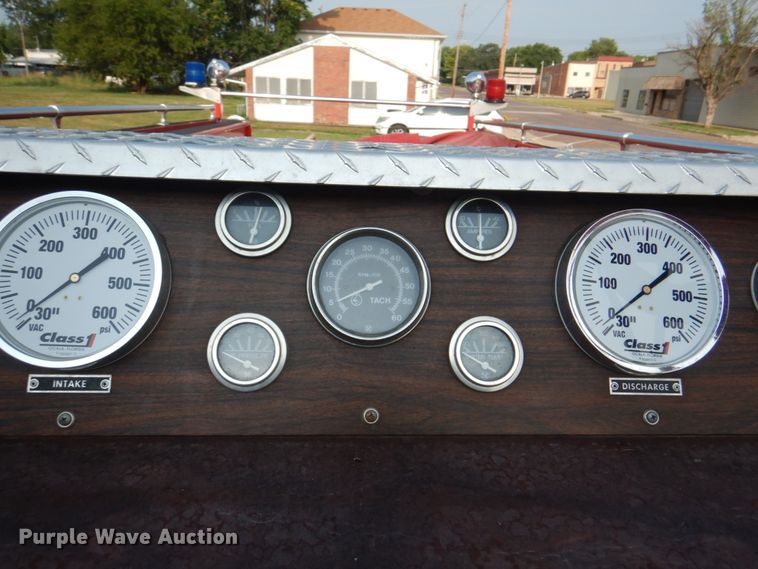 image for item KW9881 1983 Ford F800  pumper fire truck