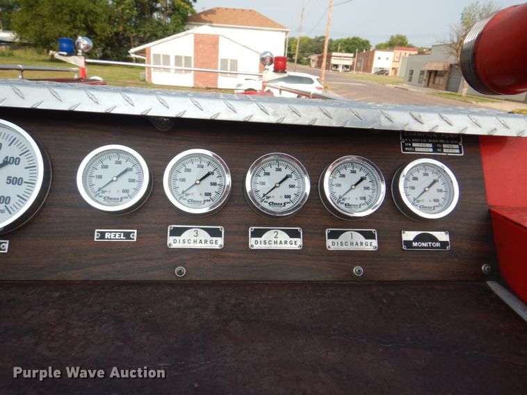 image for item KW9881 1983 Ford F800  pumper fire truck