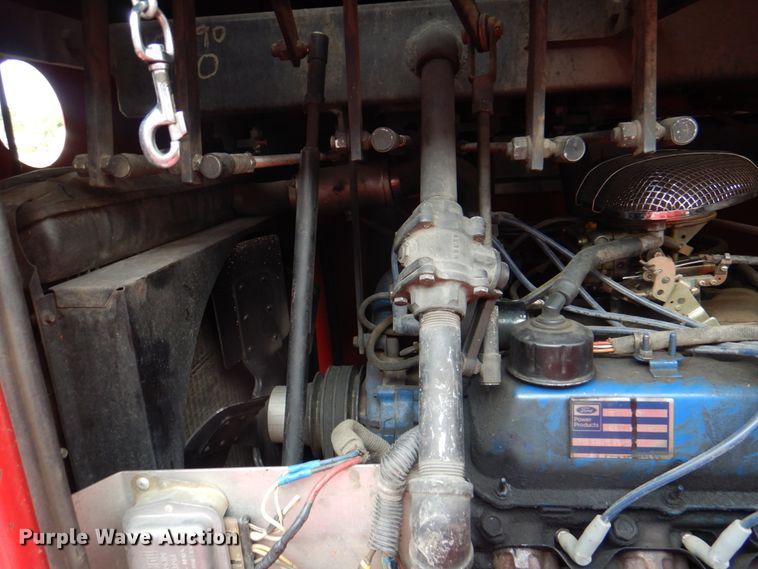 image for item KW9881 1983 Ford F800  pumper fire truck