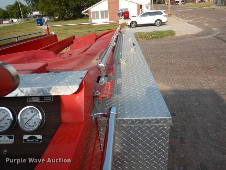 image for item KW9881 1983 Ford F800  pumper fire truck