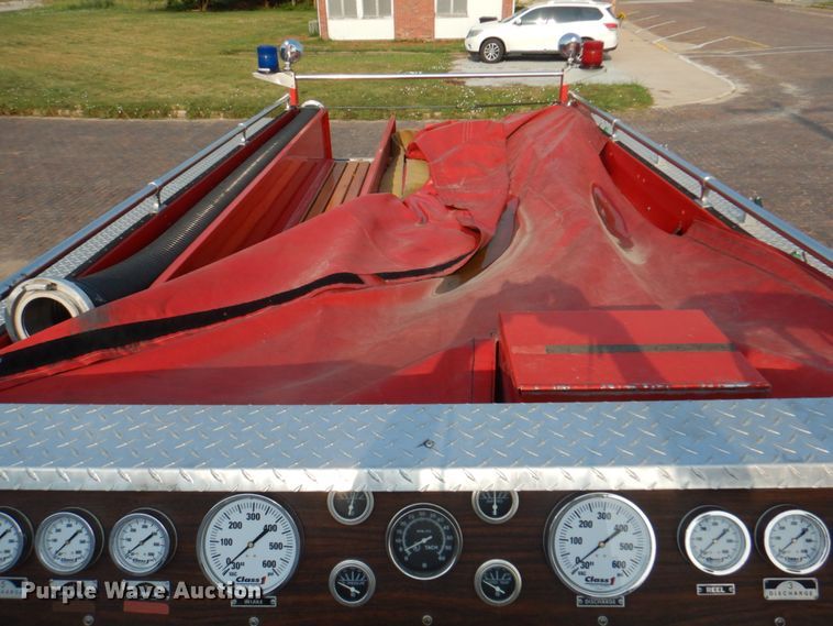 image for item KW9881 1983 Ford F800  pumper fire truck