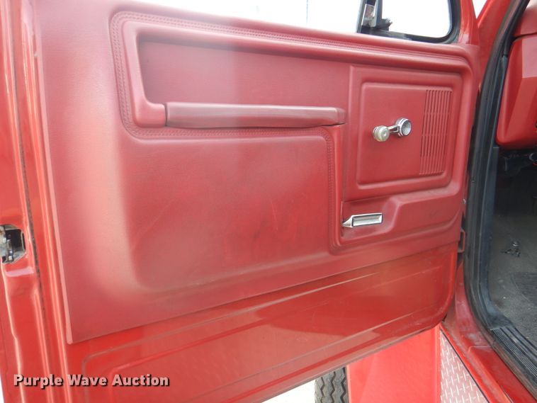 image for item KW9881 1983 Ford F800  pumper fire truck