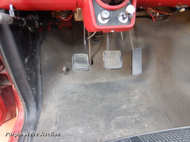 image for item KW9881 1983 Ford F800  pumper fire truck