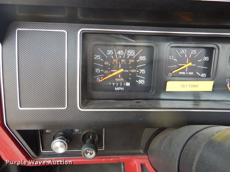 image for item KW9881 1983 Ford F800  pumper fire truck