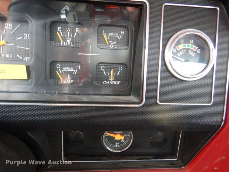 image for item KW9881 1983 Ford F800  pumper fire truck