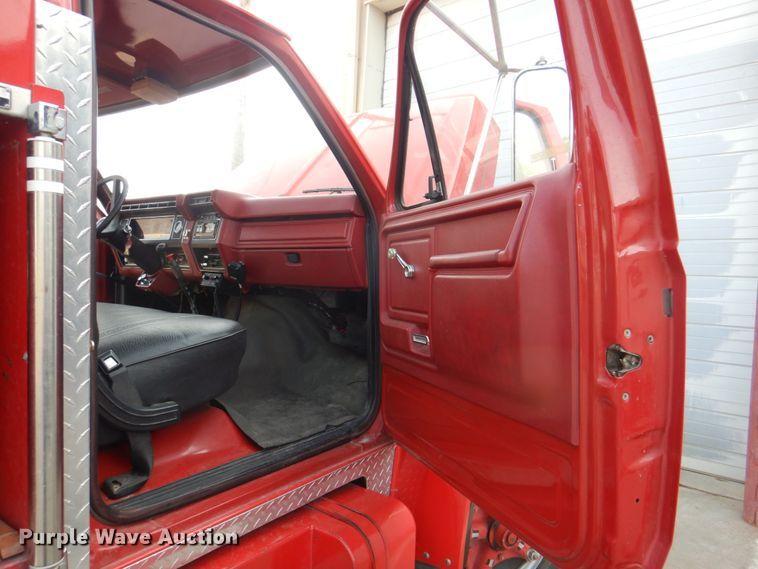 image for item KW9881 1983 Ford F800  pumper fire truck