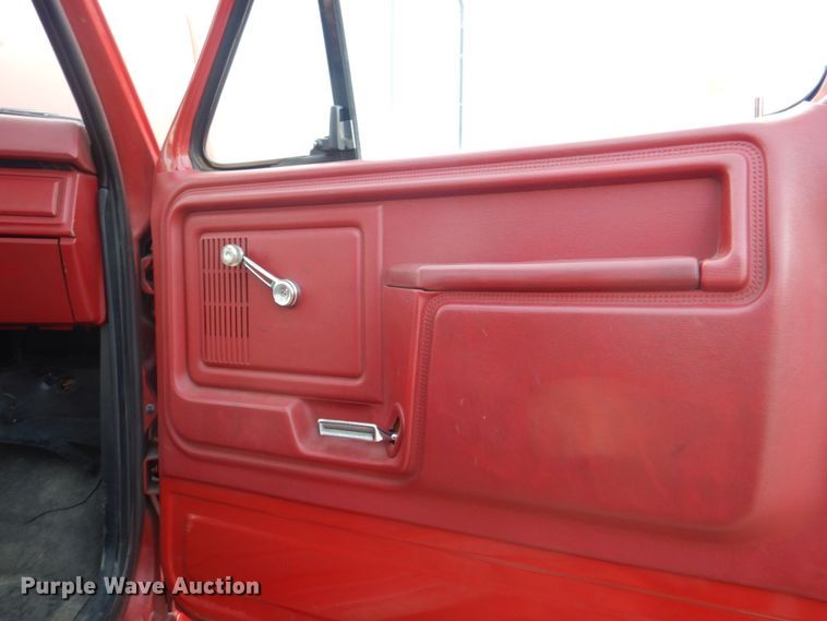 image for item KW9881 1983 Ford F800  pumper fire truck