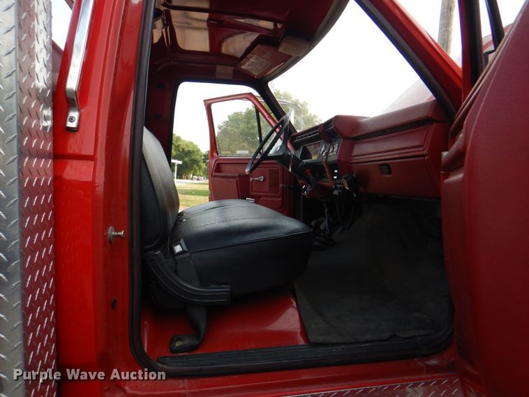 image for item KW9881 1983 Ford F800  pumper fire truck