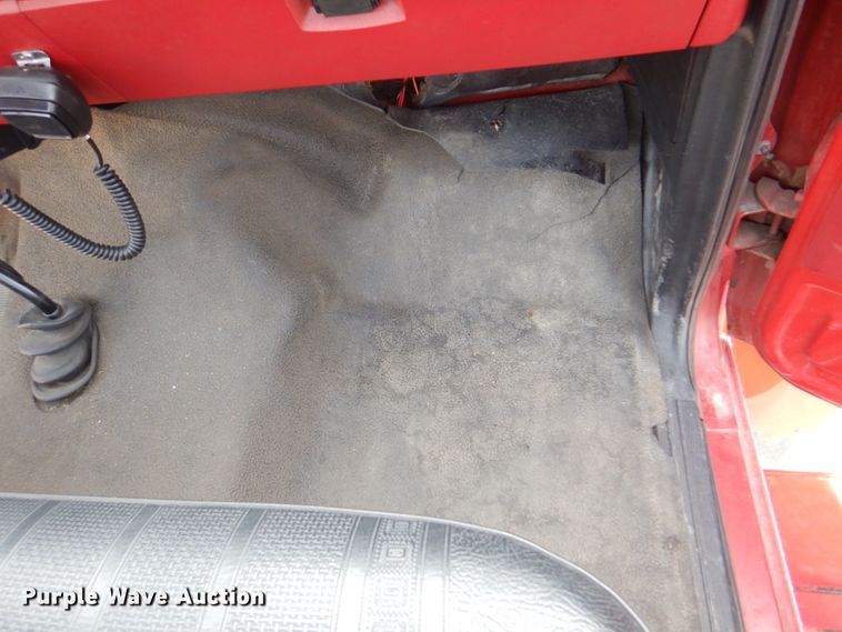 image for item KW9881 1983 Ford F800  pumper fire truck