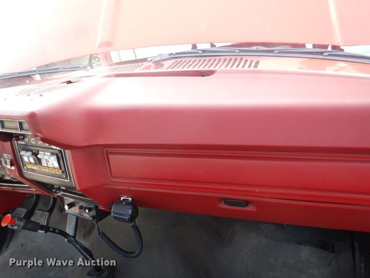 image for item KW9881 1983 Ford F800  pumper fire truck