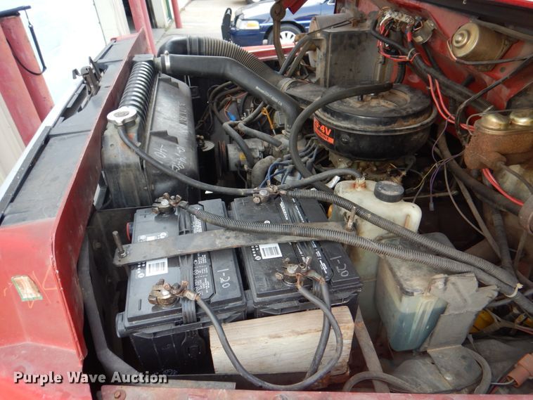 image for item KW9881 1983 Ford F800  pumper fire truck