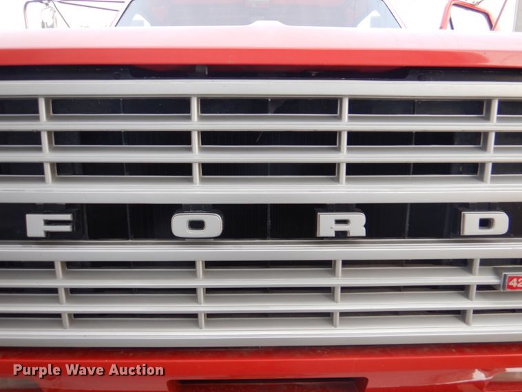 image for item KW9881 1983 Ford F800  pumper fire truck