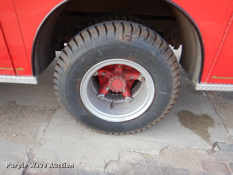 image for item KW9881 1983 Ford F800  pumper fire truck