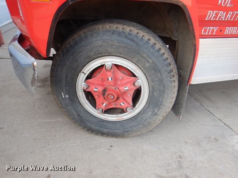 image for item KW9881 1983 Ford F800  pumper fire truck