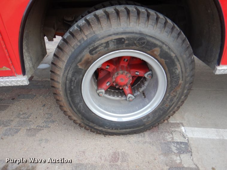 image for item KW9881 1983 Ford F800  pumper fire truck