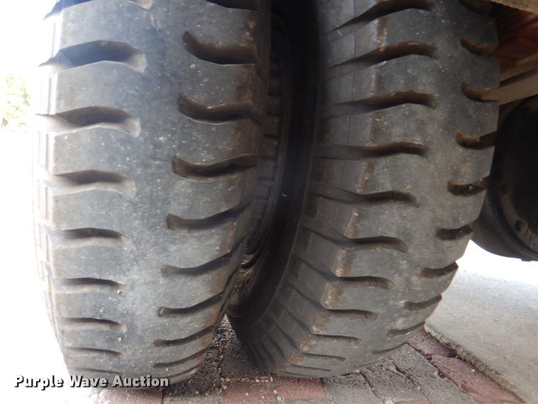 image for item KW9881 1983 Ford F800  pumper fire truck