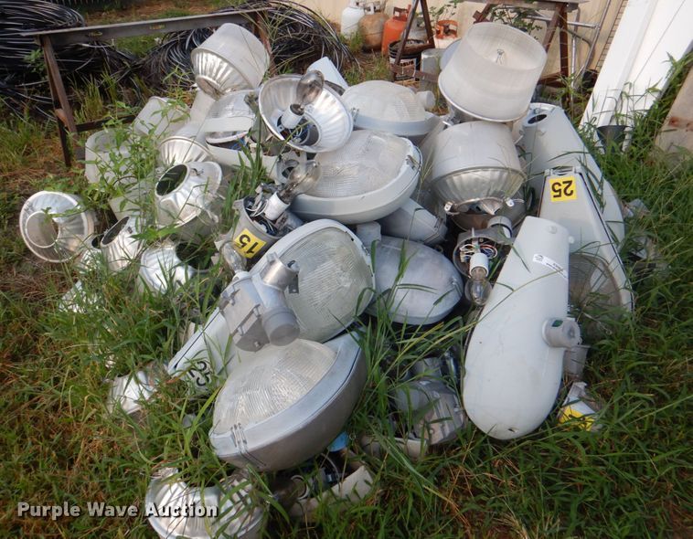 image for item KW9882 Approximately 50 street lamps