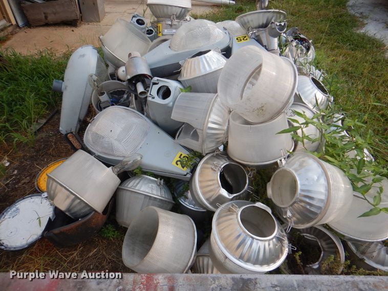 image for item KW9882 Approximately 50 street lamps