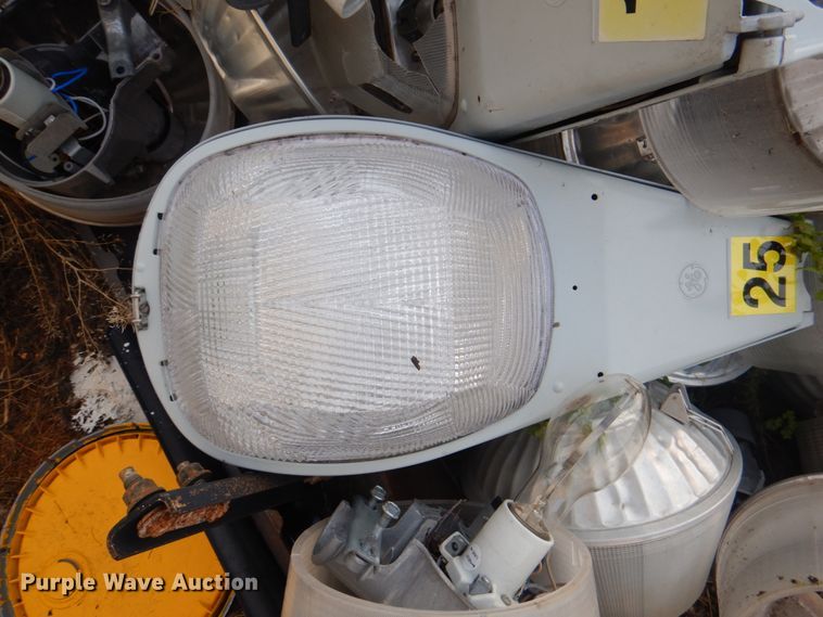 image for item KW9882 Approximately 50 street lamps