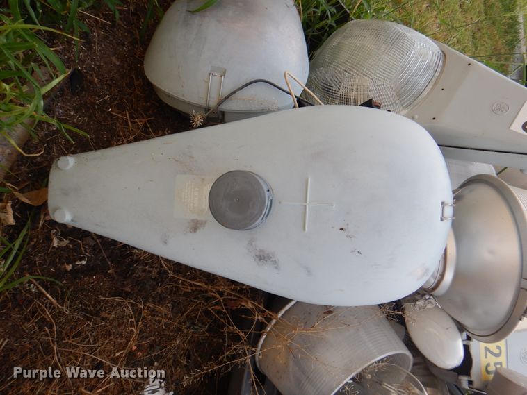 image for item KW9882 Approximately 50 street lamps