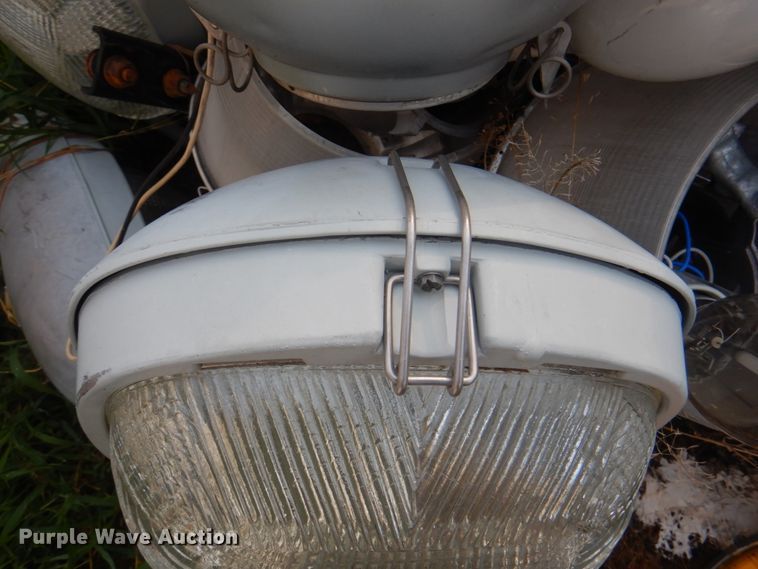 image for item KW9882 Approximately 50 street lamps