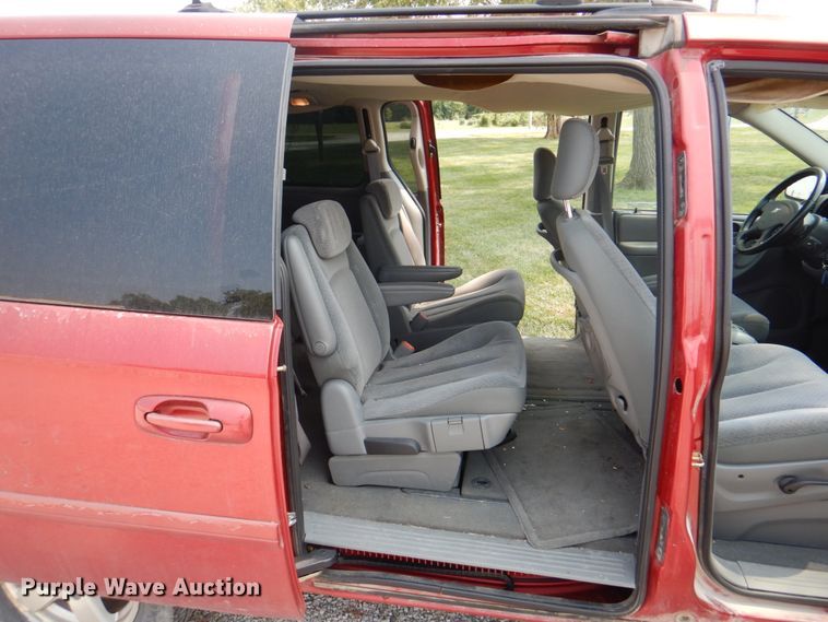 image for item KW9889 2006 Dodge Grand Caravan SXT  van