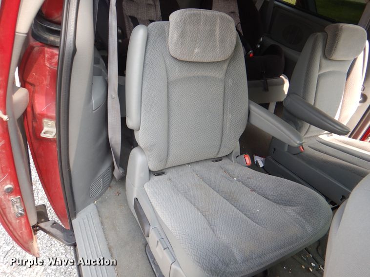 image for item KW9889 2006 Dodge Grand Caravan SXT  van