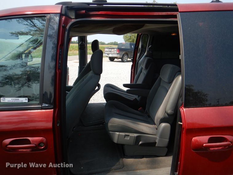 image for item KW9889 2006 Dodge Grand Caravan SXT  van