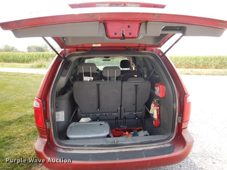 image for item KW9889 2006 Dodge Grand Caravan SXT  van