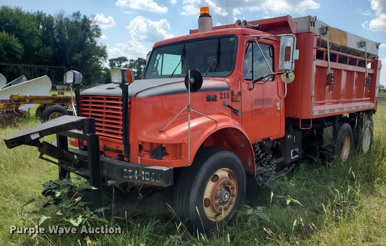image for item KY9174 1999 International 4900  dump truck