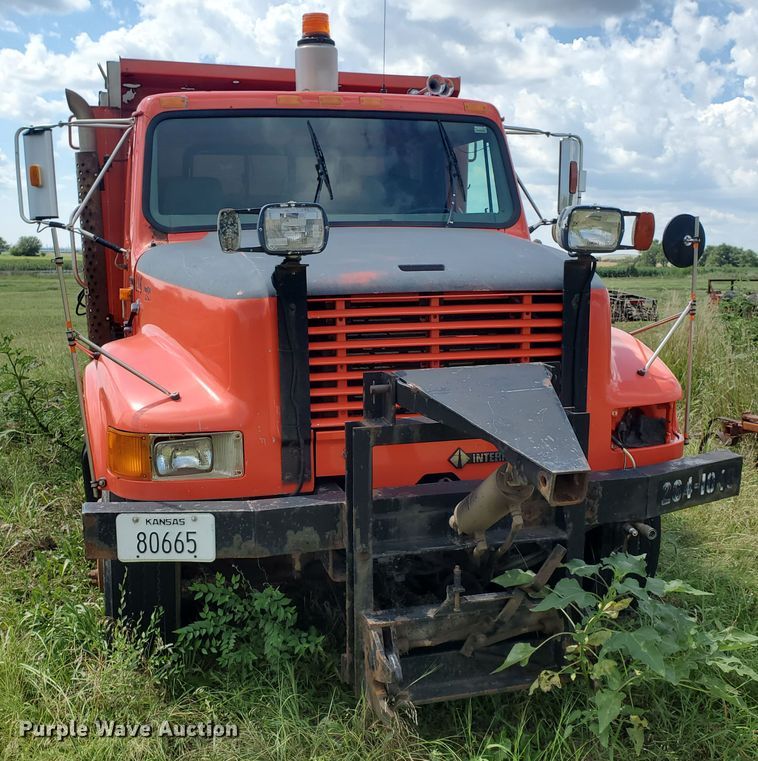 image for item KY9174 1999 International 4900  dump truck