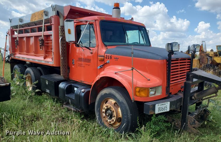 image for item KY9174 1999 International 4900  dump truck
