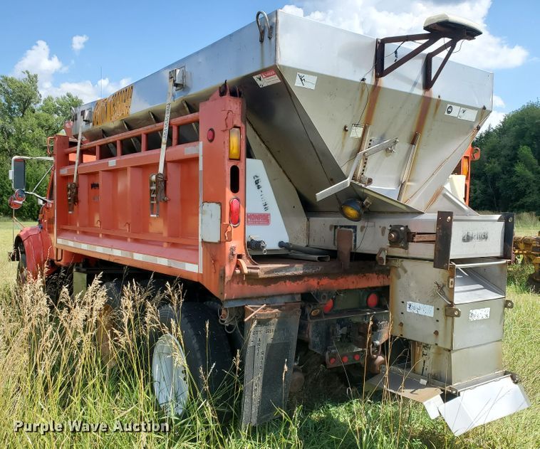 image for item KY9174 1999 International 4900  dump truck