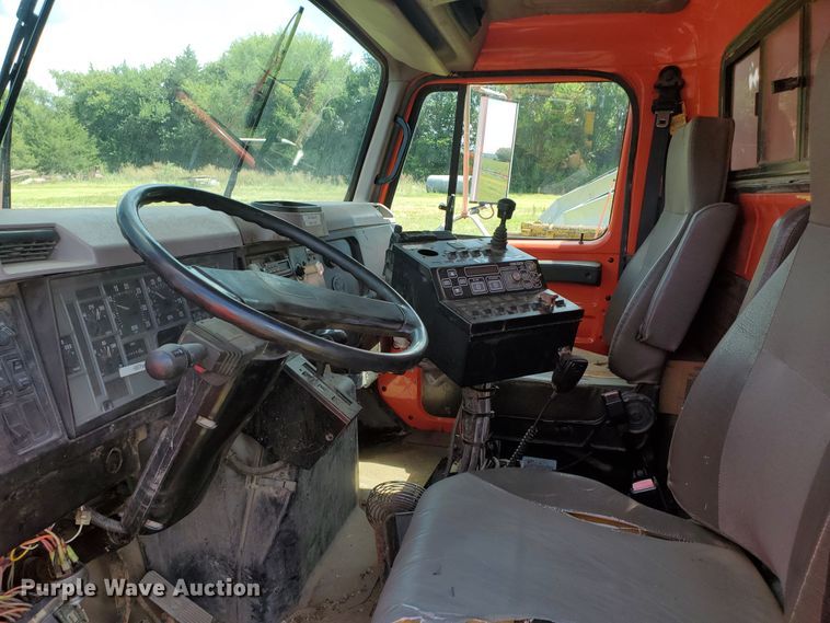 image for item KY9174 1999 International 4900  dump truck