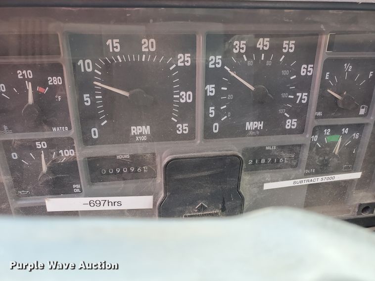 image for item KY9174 1999 International 4900  dump truck