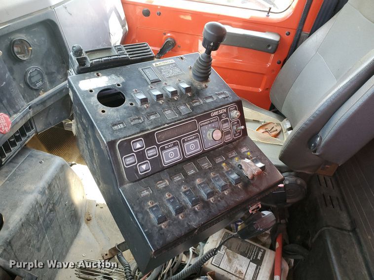 image for item KY9174 1999 International 4900  dump truck