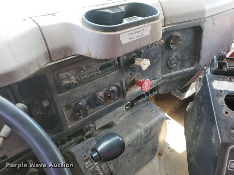 image for item KY9174 1999 International 4900  dump truck