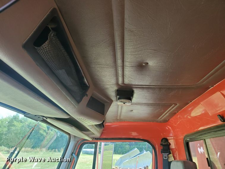 image for item KY9174 1999 International 4900  dump truck