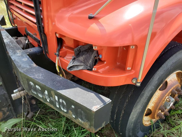 image for item KY9174 1999 International 4900  dump truck